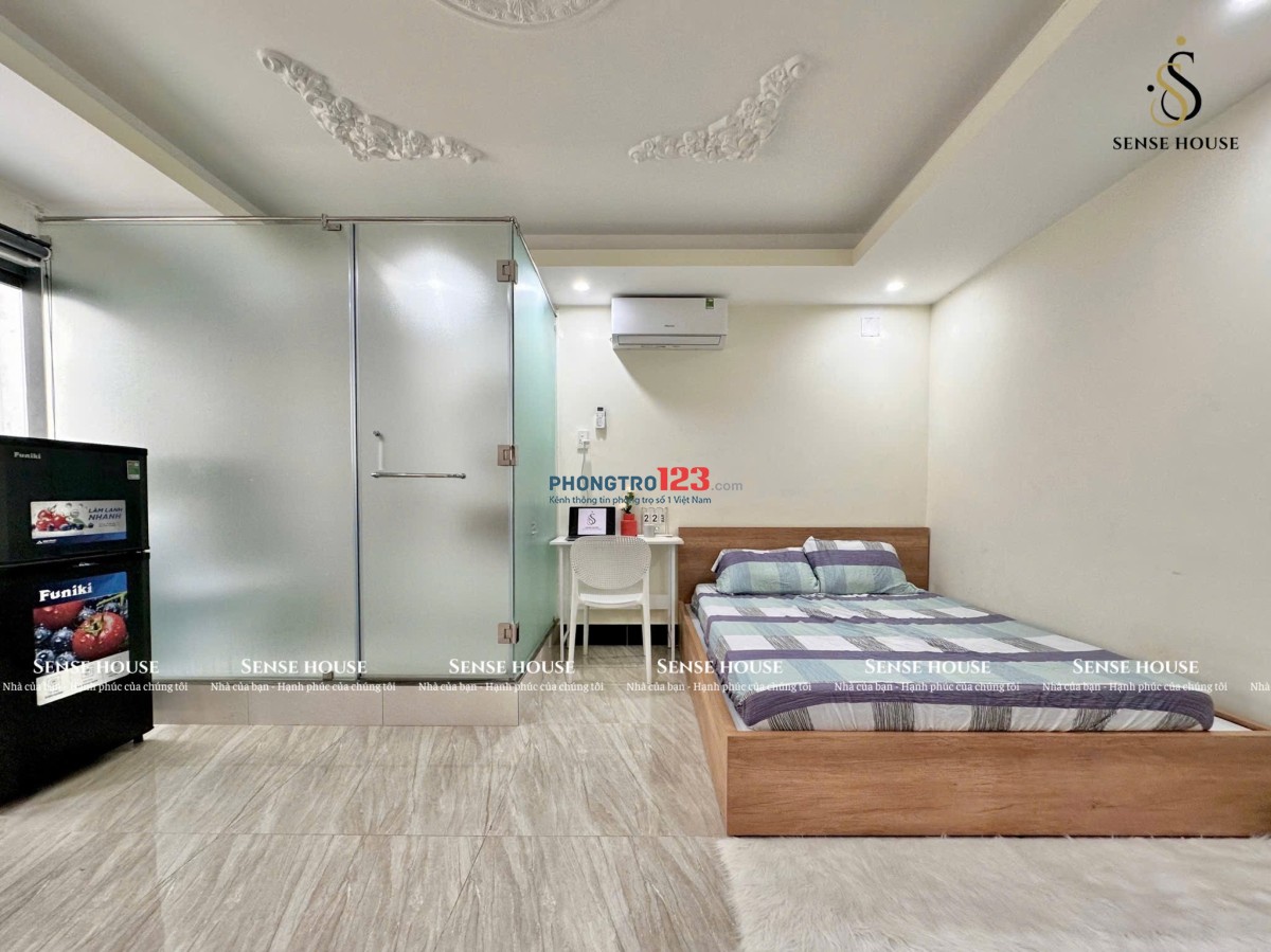 CHO THUÊ PHÒNG TRỌ QUẬN 10, BAN CÔNG RỘNG, FULL NỘI THẤT GẦN ĐH KINH TẾ UEH, HUFLIT