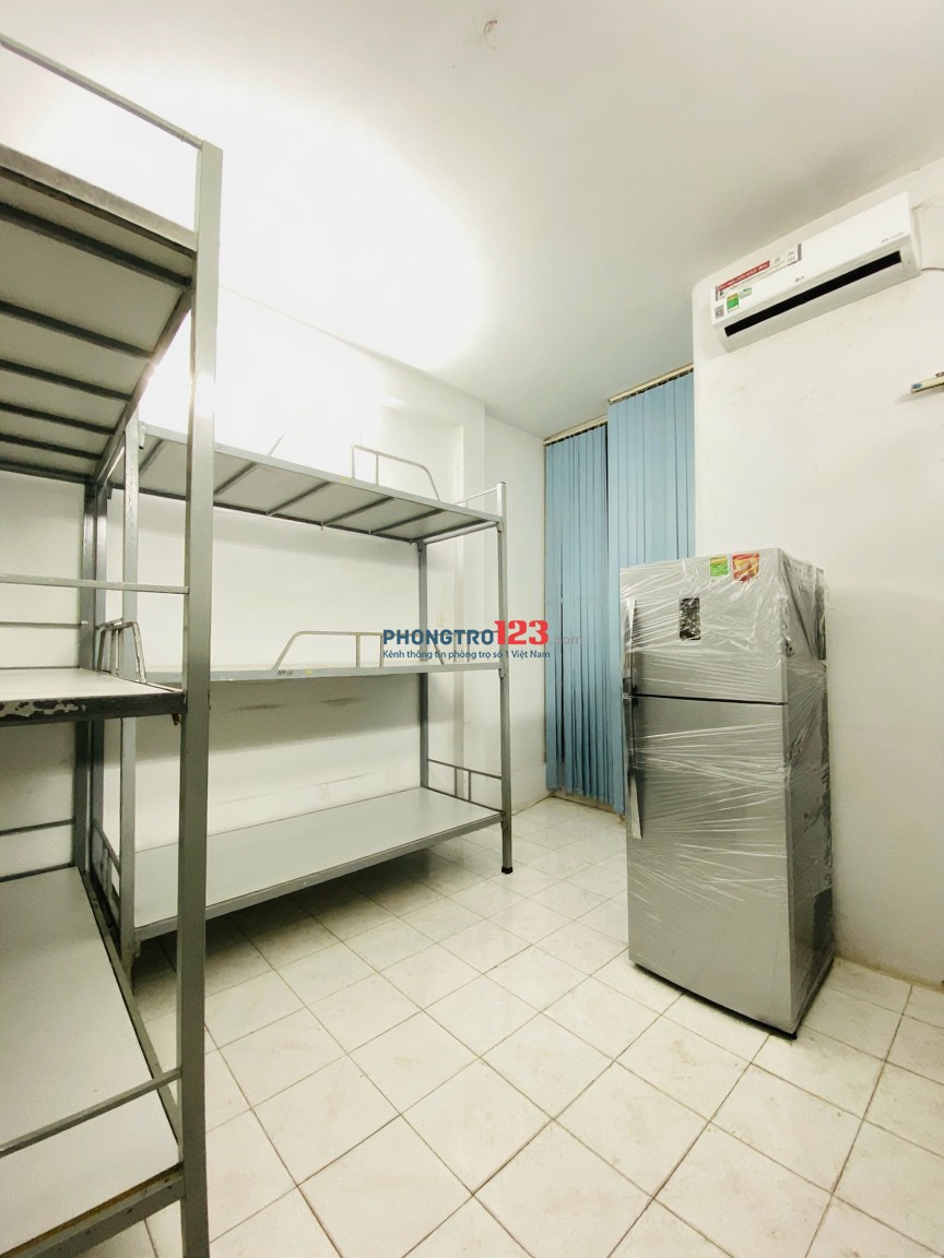 Ở ghép cách DH Ngoại ngữ&Tin học ( Huflit) chỉ 100m