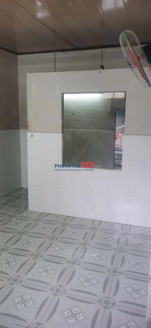 CHÍNH CHỦ - Phòng sạch sẽ, máy lạnh, ban công, đường đi riêng, toilet riêng
