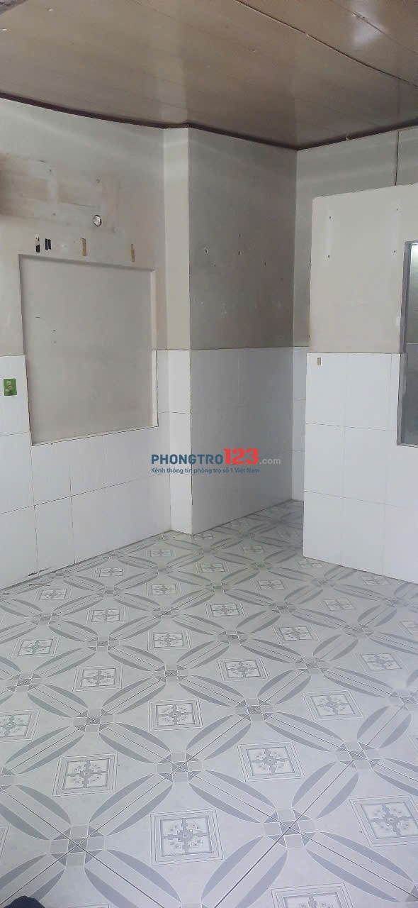 CHÍNH CHỦ - Phòng sạch sẽ, máy lạnh, ban công, đường đi riêng, toilet riêng