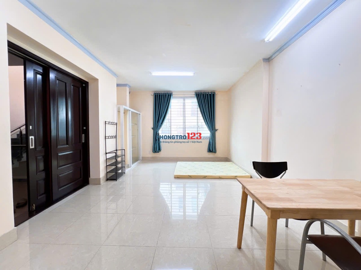 CHO THUÊ PHÒNG TRỌ - Trong Chợ Thạch Đà 20m. CỬA SỔ LỚN + RỘNG 35M2