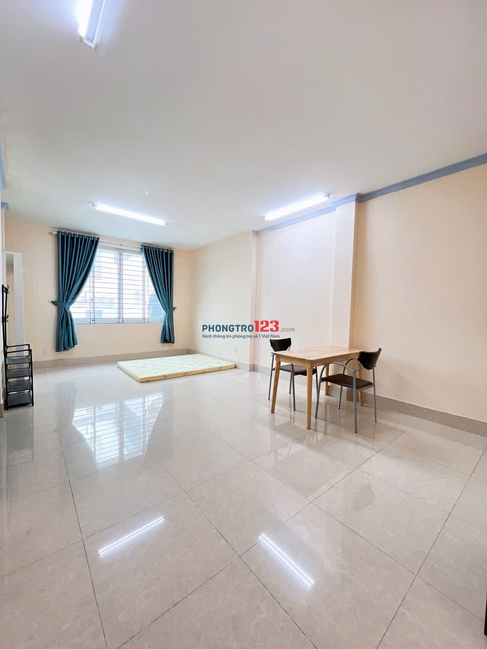 CHO THUÊ PHÒNG TRỌ - Trong Chợ Thạch Đà 20m. CỬA SỔ LỚN + RỘNG 35M2