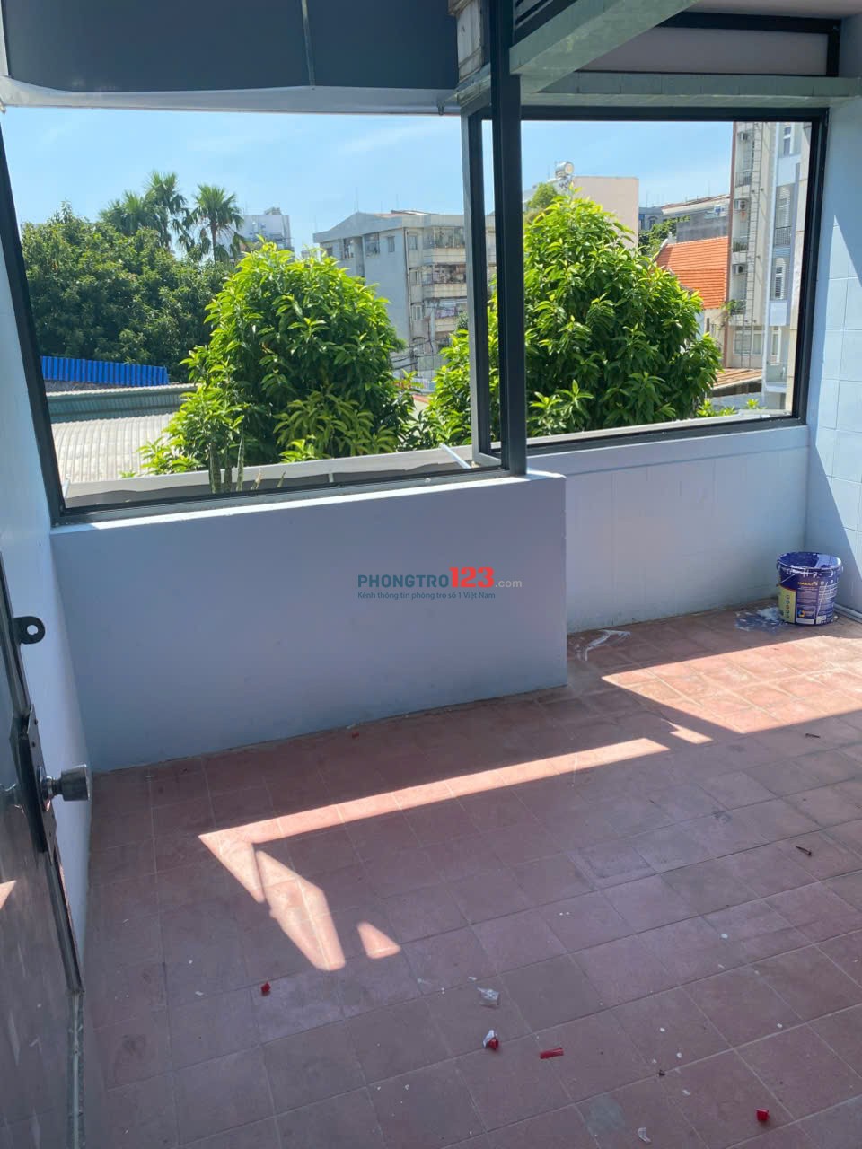Cho thuê phòng rộng 40m2 có ban công view công viên hồ bơi, sát công viên phú nhuận
