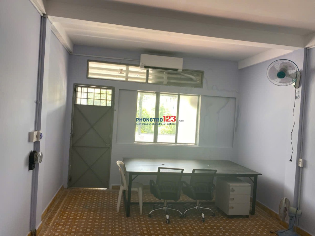 Cho thuê phòng rộng 40m2 có ban công view công viên hồ bơi, sát công viên phú nhuận