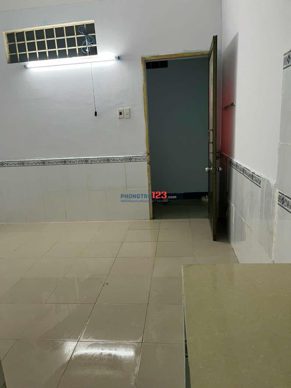 Phòng trọ 16m2 ở hẻm 127 Bình Lợi giá thuê 2.500.000đ/tháng.
