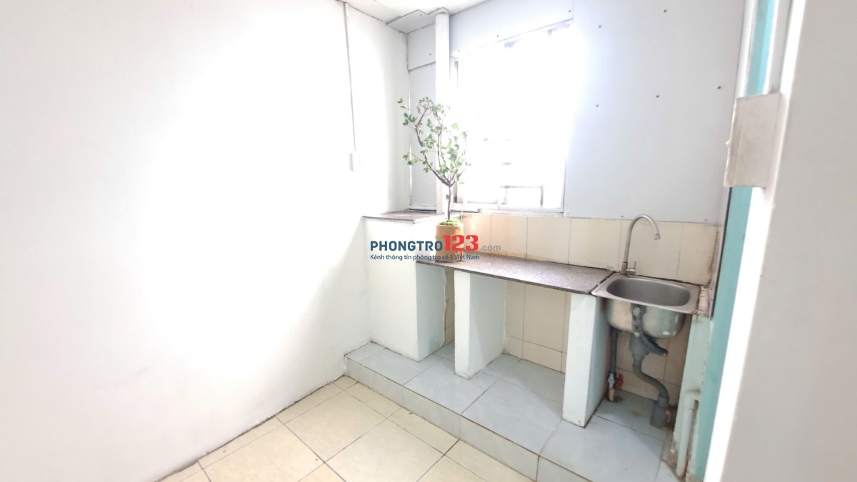 Phòng đẹp giá tốt có Wc riêng, kệ bếp - 26/42 Tân Sơn Nhì, Q. Tân Phú (có thang máy, máy giặt)
