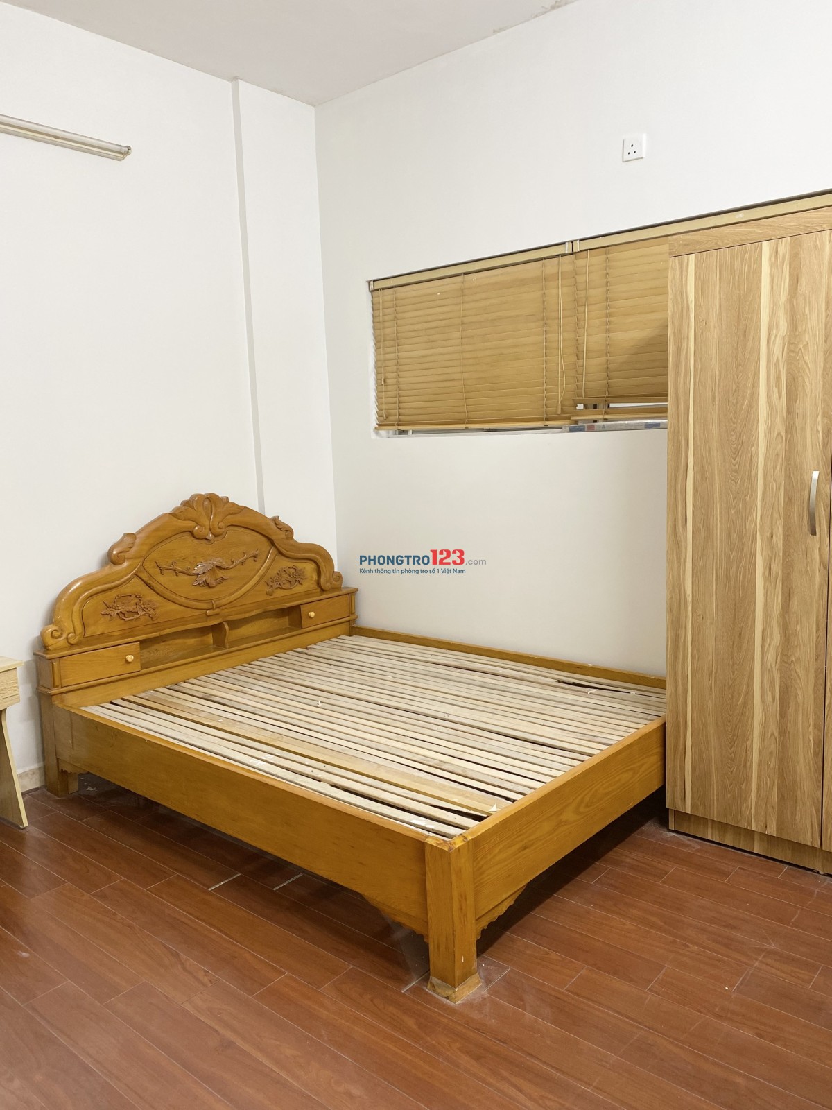 Cần cho thuê căn 404 CT5A KĐT Mễ Trì Hạ 2 Ngủ1 P khách, 1 Bếp, 1 VS đủ đồ, vừa sơn sửa lại sạch đẹp
