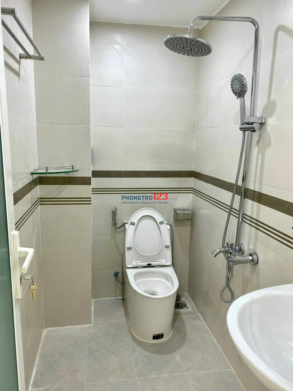 Cho thuê nhà nguyên căn 4 lầu tại Nhiêu Tứ Phú Nhuận