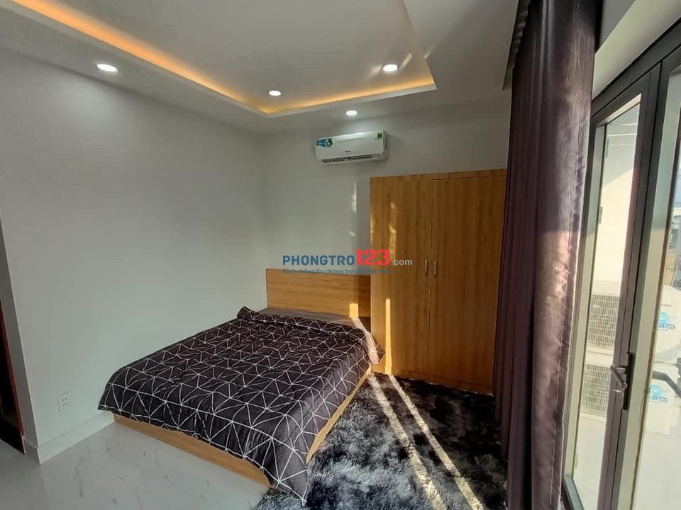 Phòng full nội thất có ban công siêu rộng gần Đại học Văn Hiến
