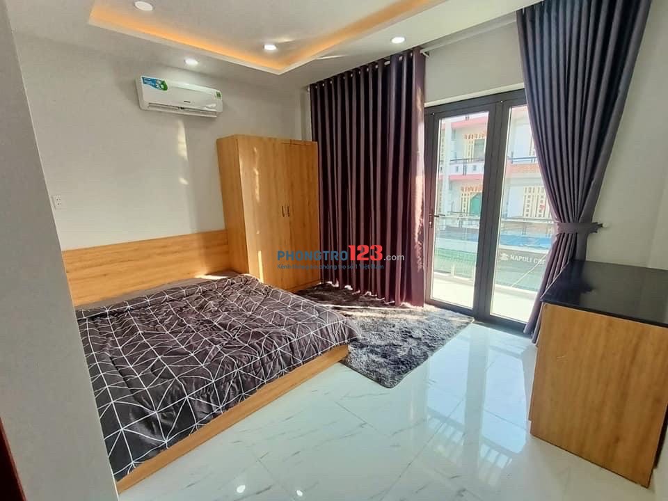 Phòng full nội thất có ban công siêu rộng gần Đại học Văn Hiến