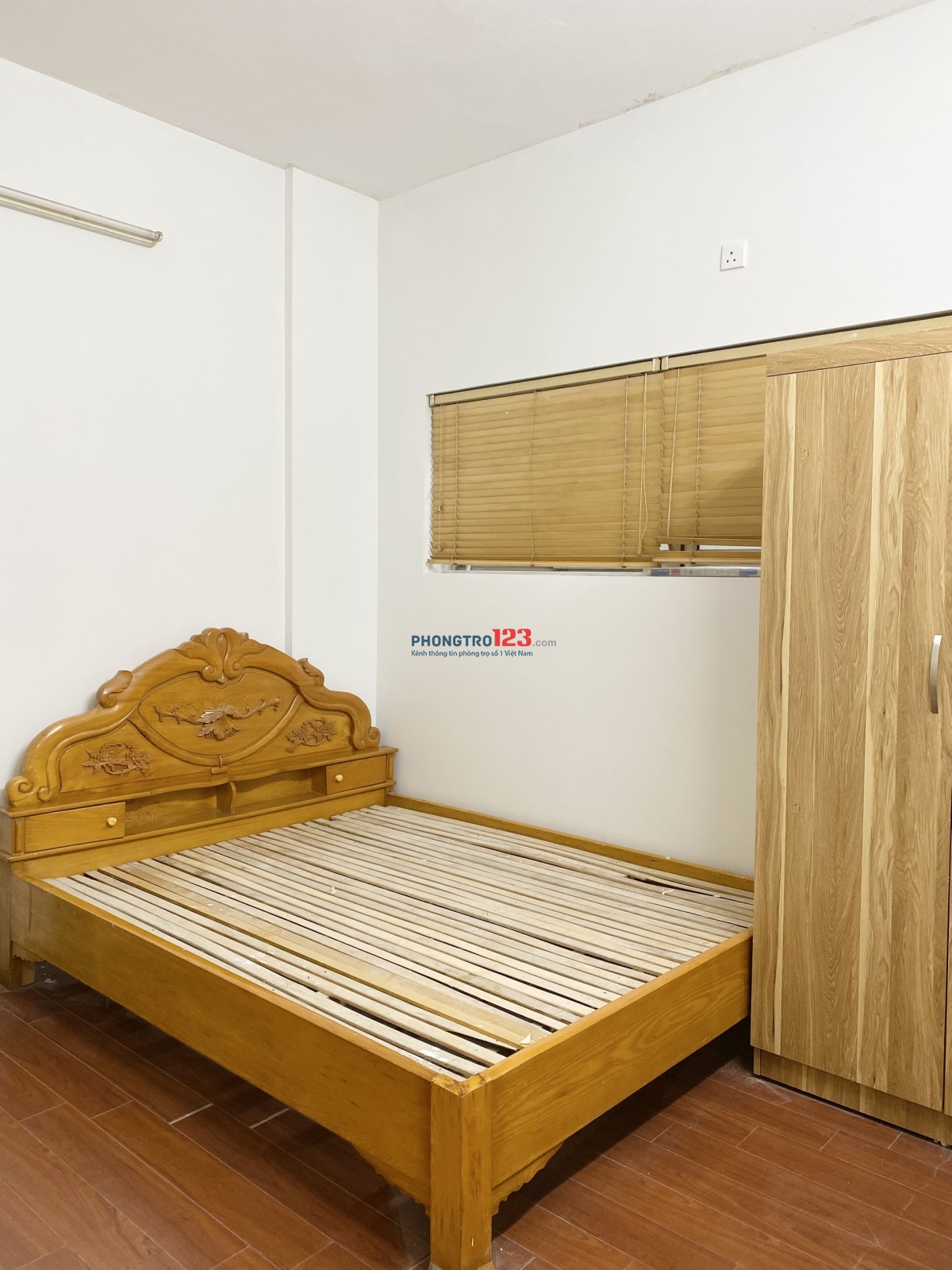 Cần cho thuê căn 404 CT5A KĐT Mễ Trì Hạ 2 Ngủ1 P khách, 1 Bếp, 1 VS đủ đồ, vừa sơn sửa lại sạch đẹp