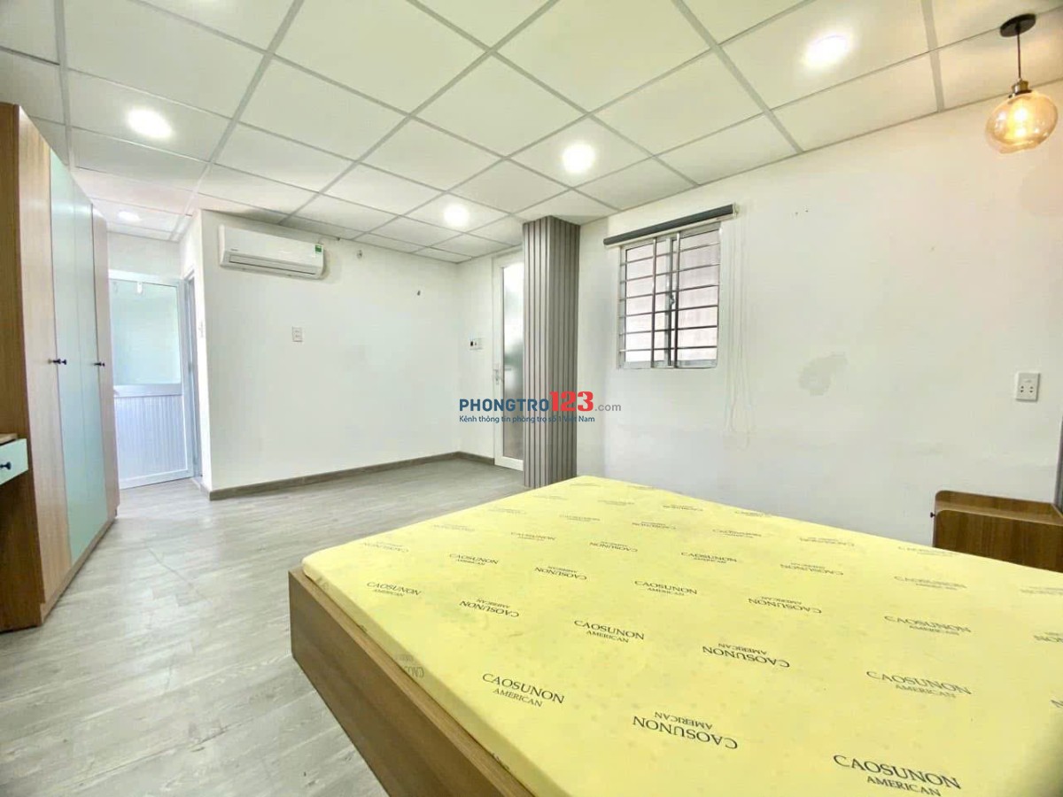 CĂN HỘ STUDIO TÁCH BẾP - BAN CÔNG LỚN - RỘNG HƠN 40m2 - gần ĐH Ngoại Thương - Giá chỉ 6,X00,000