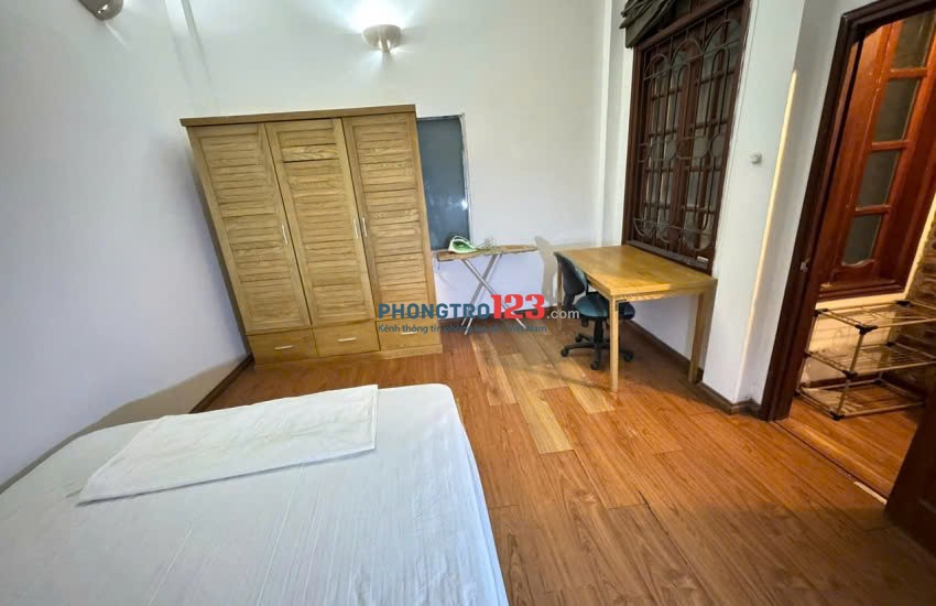Cho thuê Căn hộ dịch vụ tại Ngõ 105 Thụy Khuê Tây Hồ. Ban công View cực thoáng. Chỉ 7tr
