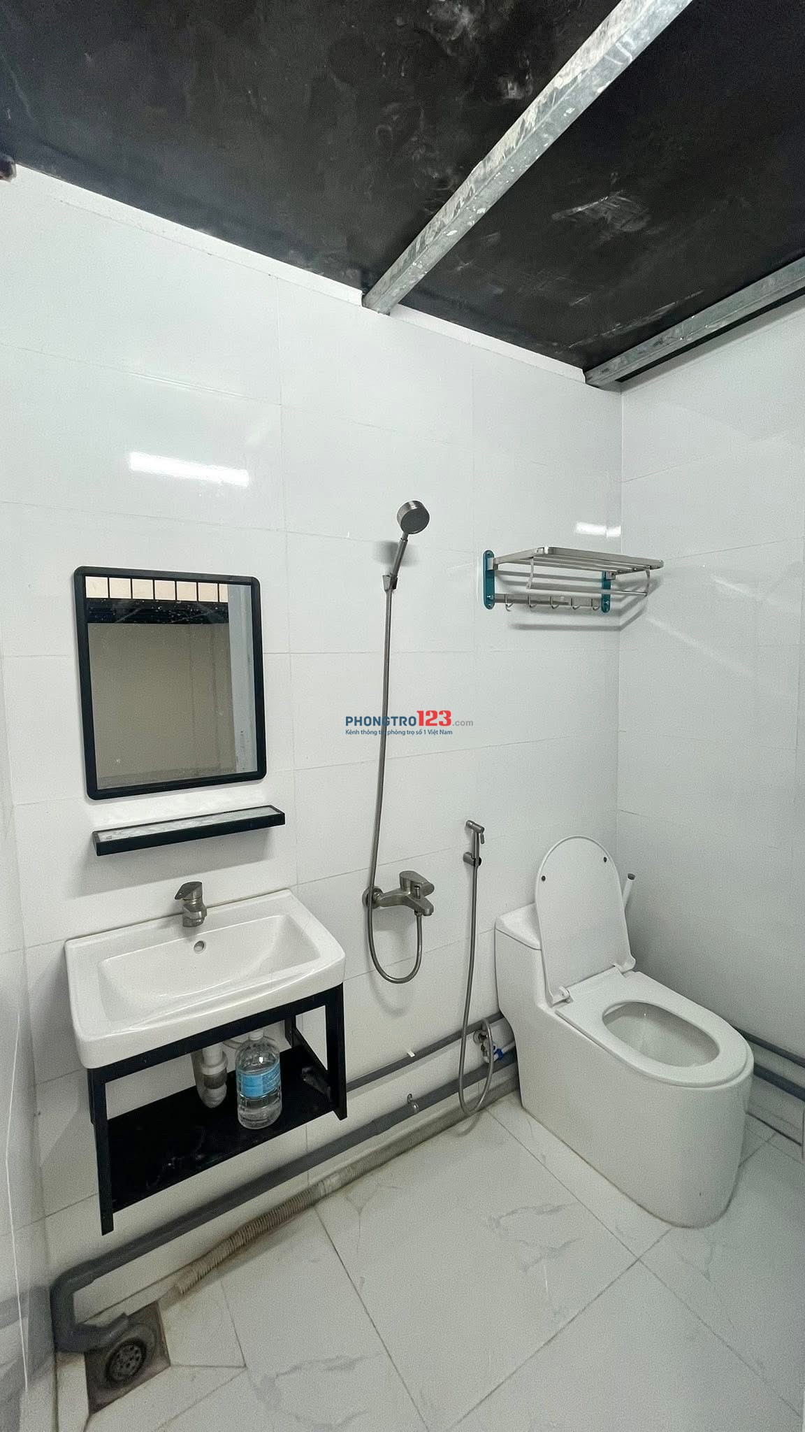 PHÒNG TẦNG TRỆT RỘNG 30m2 SẴN MÁY LẠNH GẦN SÂN GOLF TÂN SƠN NHẤT