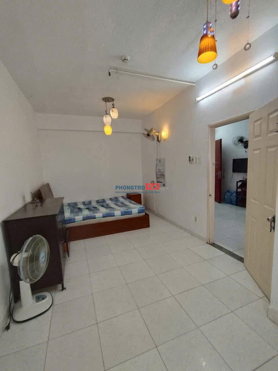 Chung cư Lê Quang Đinh, Phú Nhuận: 2pn, ban công, 65m2, giá 7triệu