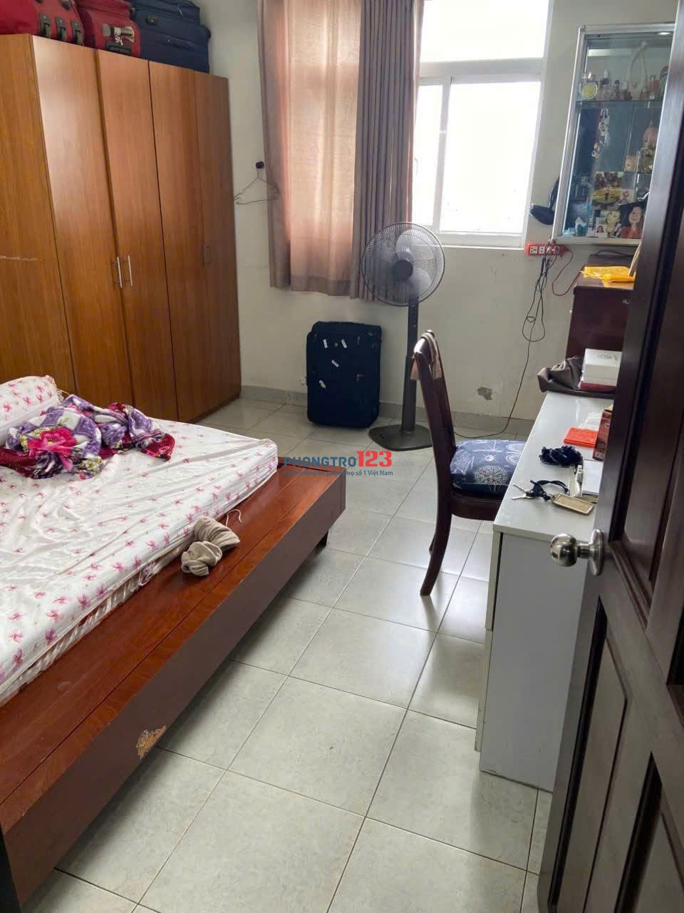 Chung cư Phan Đăng Lưu, Bình Thạnh: 2p ngủ, ban công, 70m2, giá 7triệu