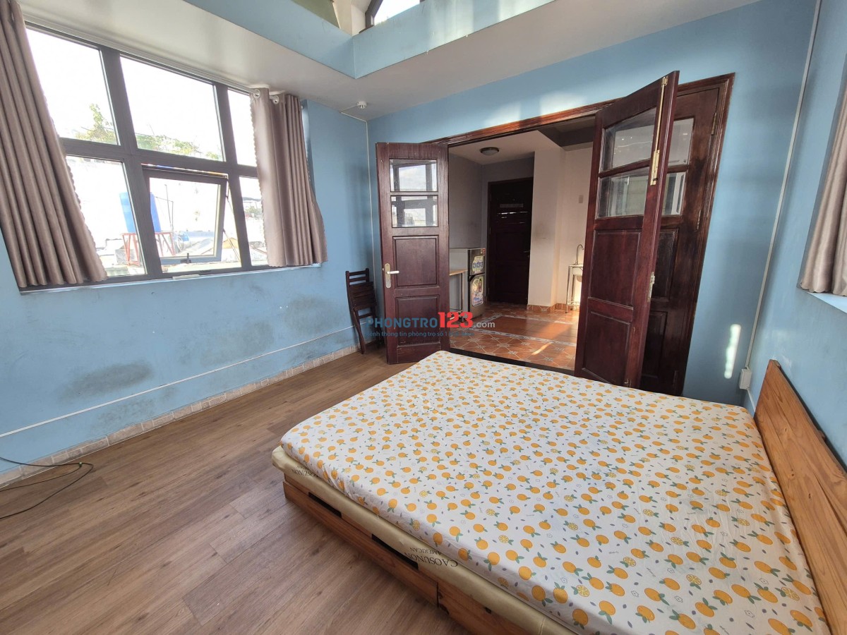 Chính chủ cho thuê Studio 1 phòng ngủ Full NT, tách bếp, có ban công, 36m2, Nguyễn Xuân Khoát