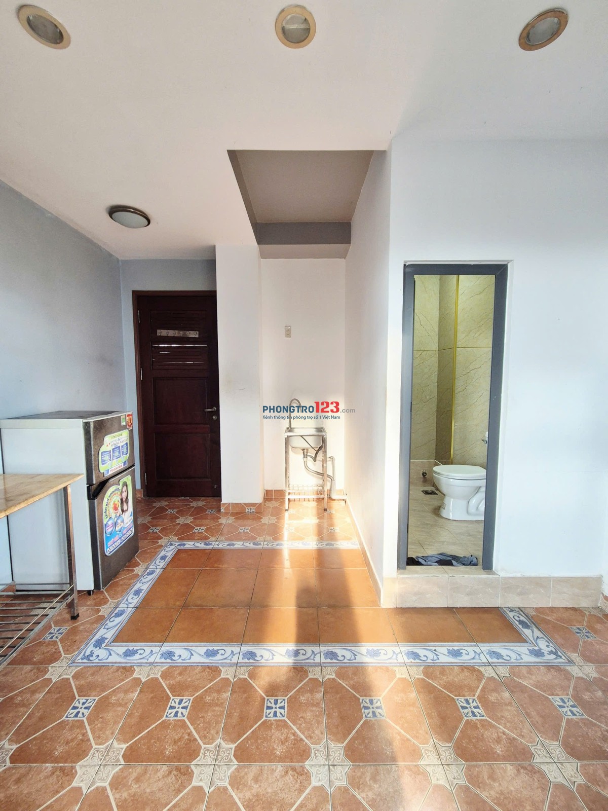 Chính chủ cho thuê Studio 1 phòng ngủ Full NT, tách bếp, có ban công, 36m2, Nguyễn Xuân Khoát