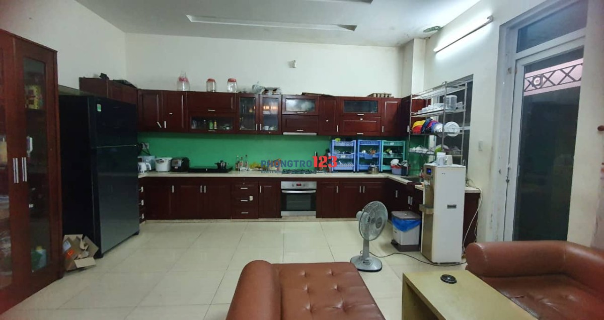 Phòng Ở Ghép Gần CĐ Kinh Tế Đối Ngoại TP.Thủ Đức.