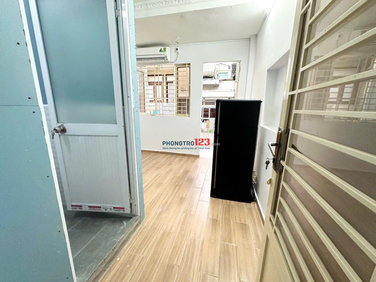 TRỌ DẠNG CHDV 1 PHÒNG NGỦ - THOÁNG - BẾP NGOÀI BAN CÔNG - NT CƠ BẢN ĐỦ DÙNG - GẦN UEH, HCMUE, UAH
