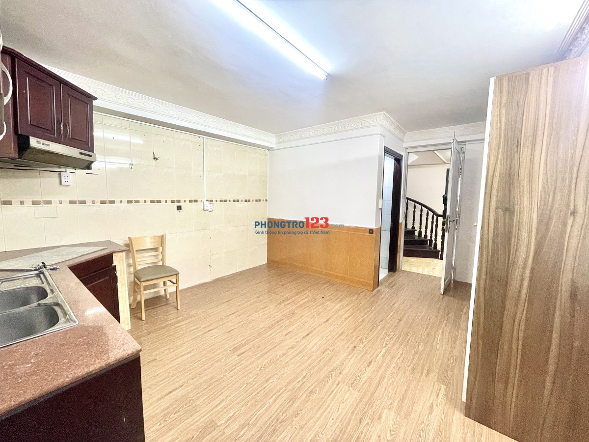 Căn hộ giá tốt full nội thất ở ngay đầu đường Trần não quận 2