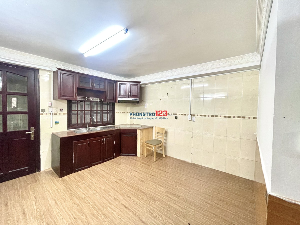Căn hộ giá tốt full nội thất ở ngay đầu đường Trần não quận 2