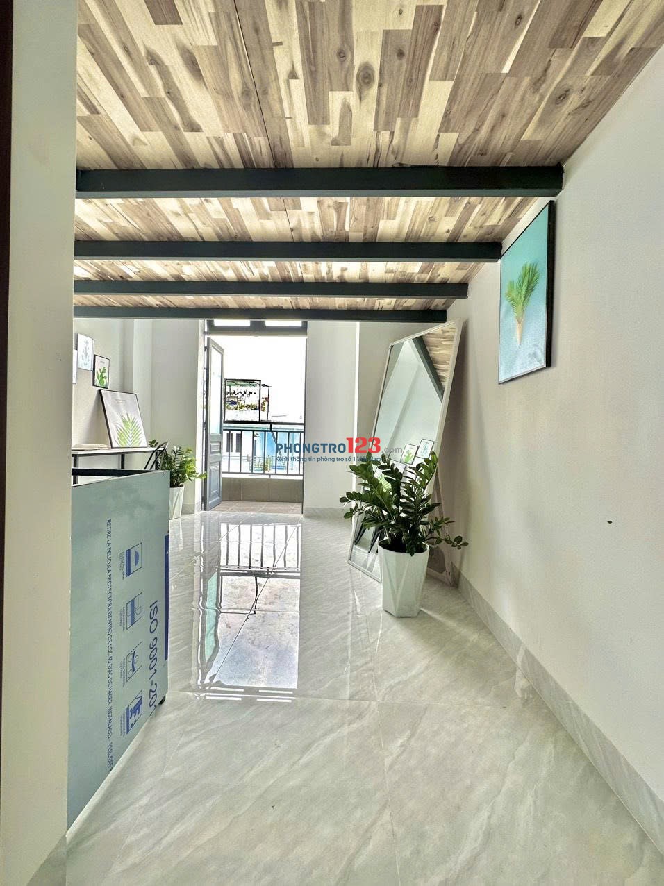 Căn hộ có gác rộng , có ban công mát mẻ và full nội thất gần sân bay , CV gia định , đại học CN