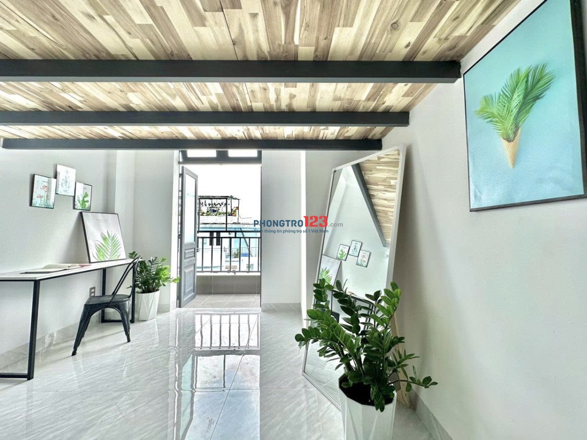 Căn hộ có gác rộng , có ban công mát mẻ và full nội thất gần sân bay , CV gia định , đại học CN