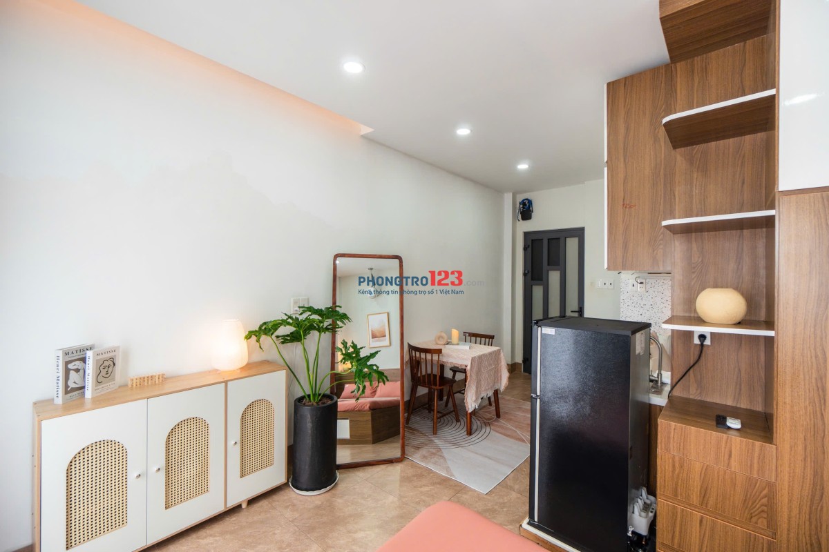 Căn studio phòng rộng thuận tiện di chuyển quận 1