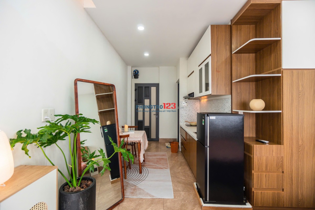 Căn studio phòng rộng thuận tiện di chuyển quận 1