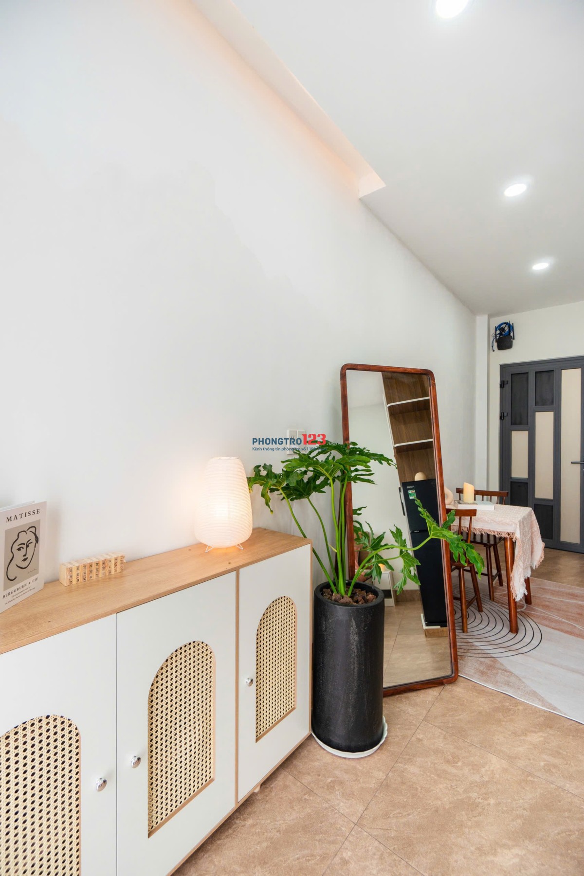 Căn studio phòng rộng thuận tiện di chuyển quận 1