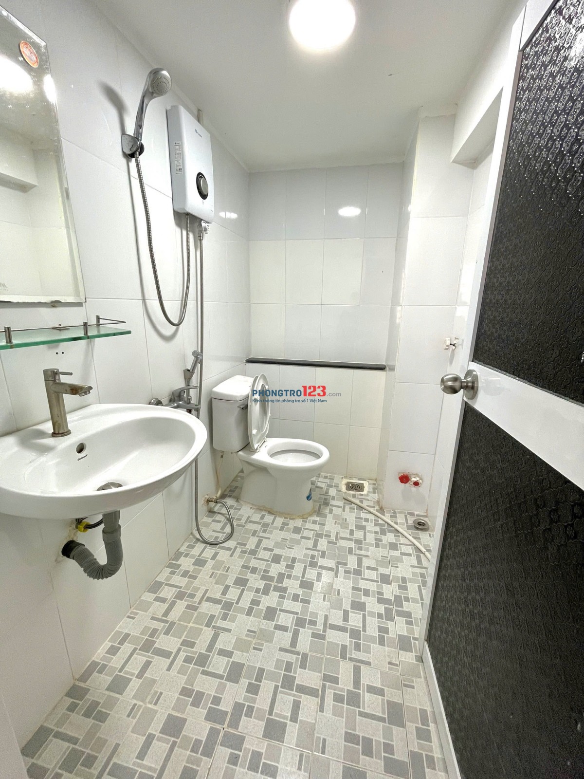 CHO THUÊ PHÒNG TRỌ FULL NỘI THẤT CỬA SỔ LỚN Ở BÌNH THẠNH NGAY ĐẠI HỌC HUTECH,HIU,UEF-LH: 0334998413