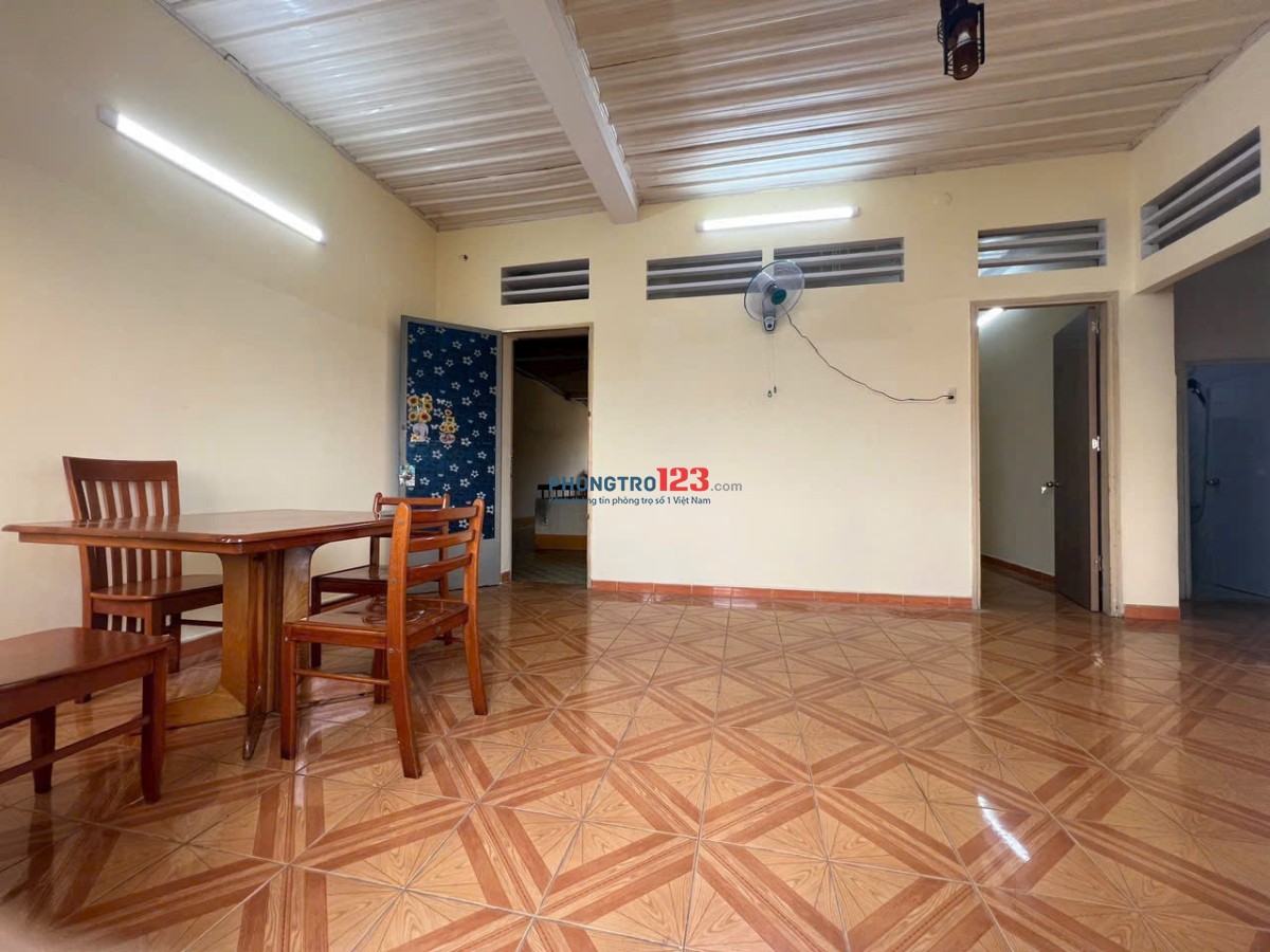 Chung cư Hồ Văn Huê, P9, Phú Nhuận: 70m2, 2p ngủ, 8.5tr/th