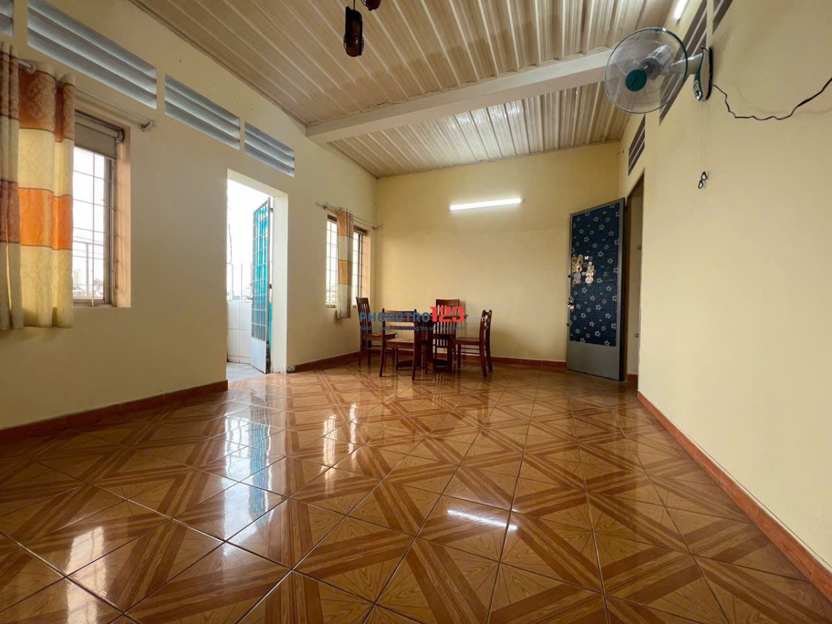 Chung cư Hồ Văn Huê, P9, Phú Nhuận: 70m2, 2p ngủ, 8.5tr/th