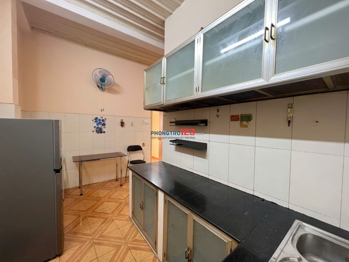 Chung cư Hồ Văn Huê, P9, Phú Nhuận: 70m2, 2p ngủ, 8.5tr/th