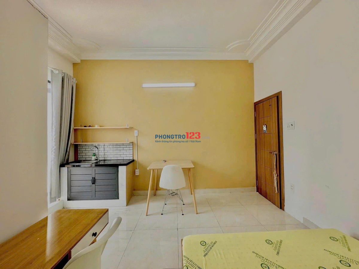 PHÒNG TRỌ FULL NỘI THẤT CỬA SỔ VÀ BAN CÔNG LỚN Ở BÌNH THẠNH GẦN ĐẠI HỌC HUTECH,HIU,UEF-LH:0334998413