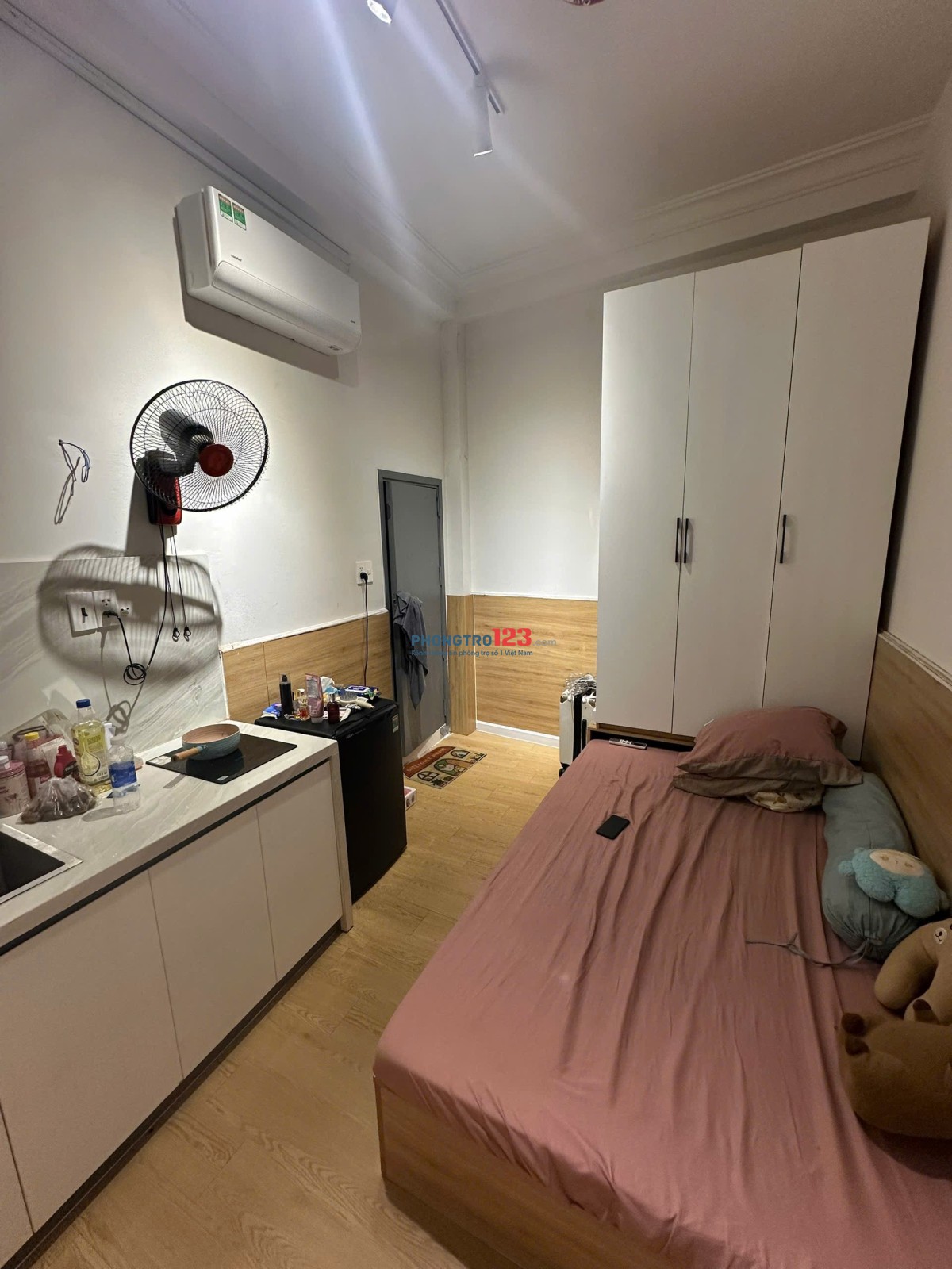 Cho thuê phòng studio cửa sổ ra trời - Bạch Đằng - chỉ tính điện và nước còn lại free