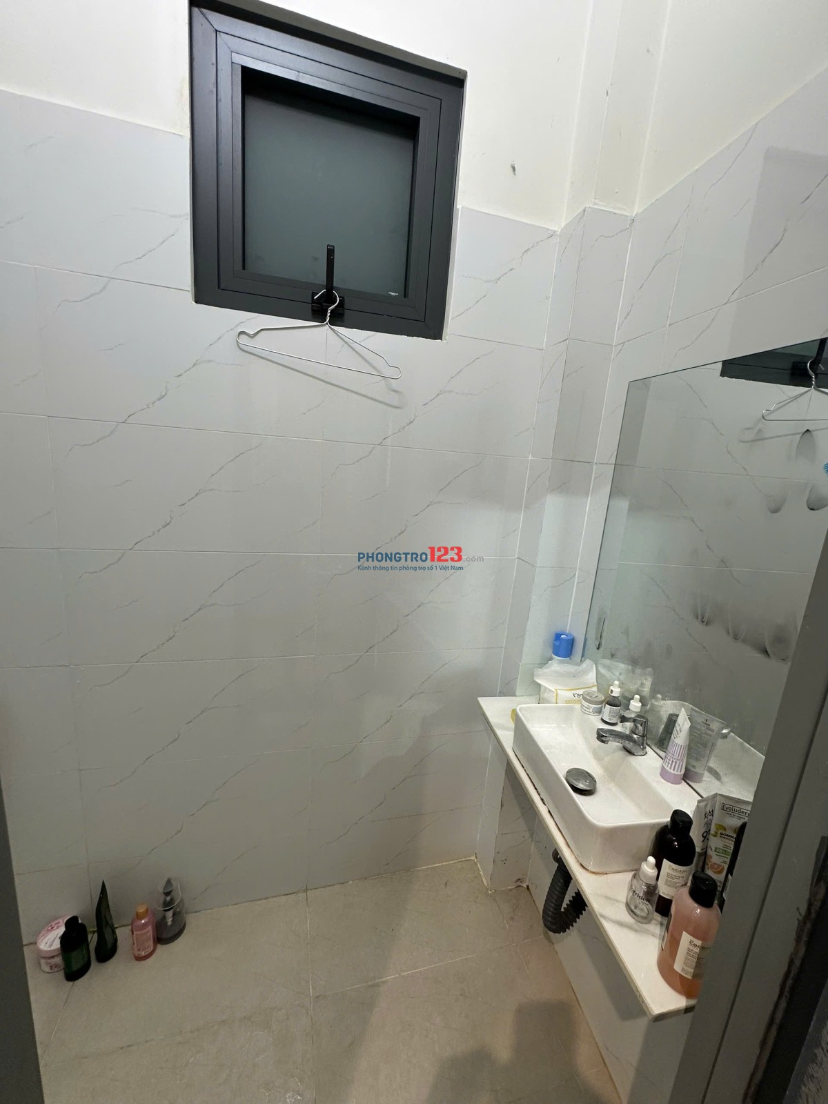 Cho thuê phòng studio cửa sổ ra trời - Bạch Đằng - chỉ tính điện và nước còn lại free