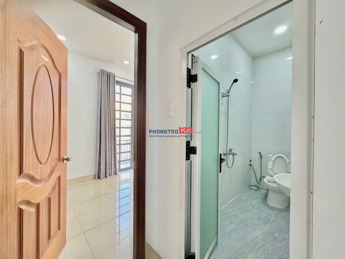 Cho thuê phòng gía rẻ ban công ngay CMT8 quận 10 gần đh kinh tế, bách khoa, huflit