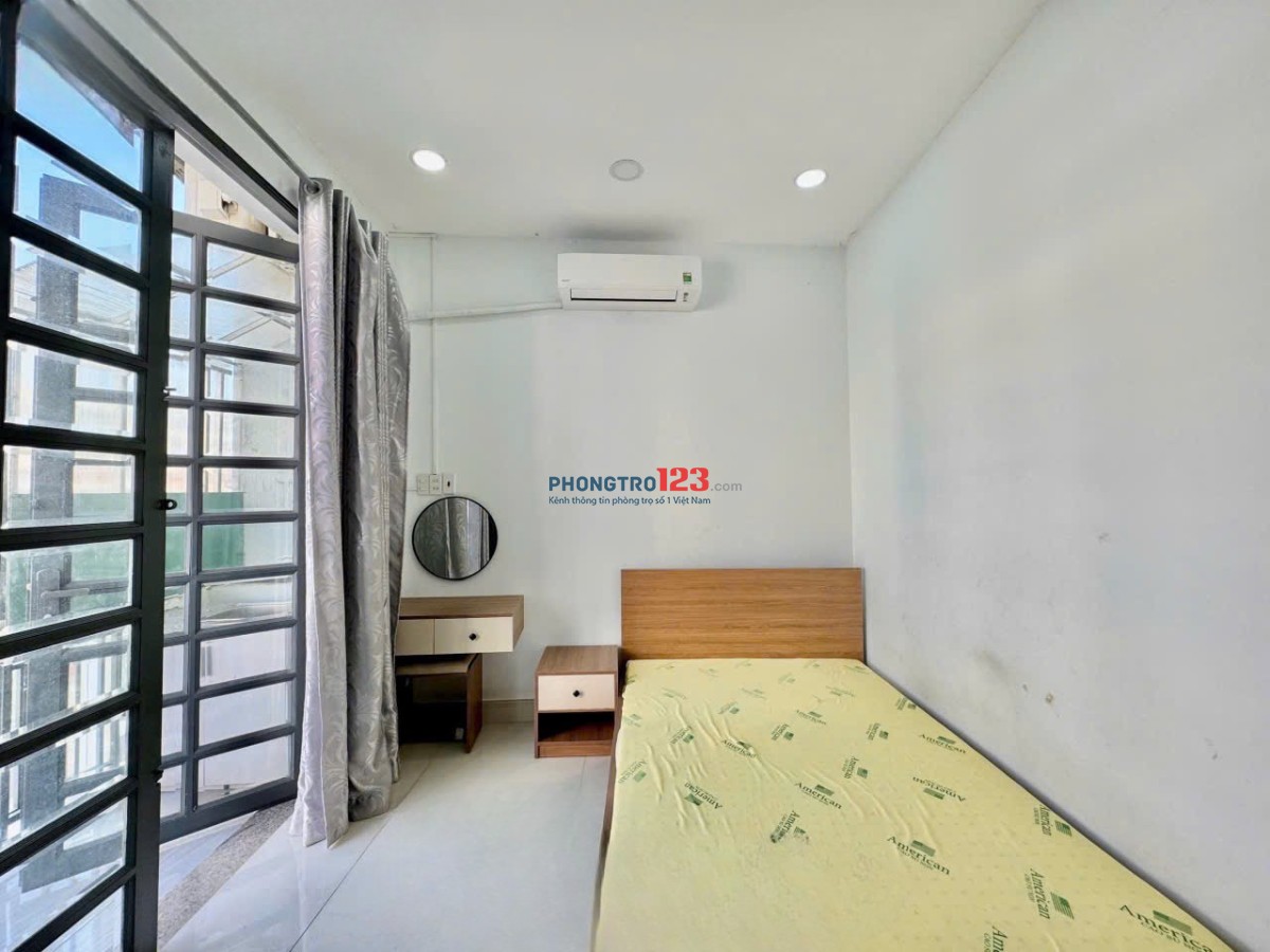 Cho thuê phòng gía rẻ ban công ngay CMT8 quận 10 gần đh kinh tế, bách khoa, huflit