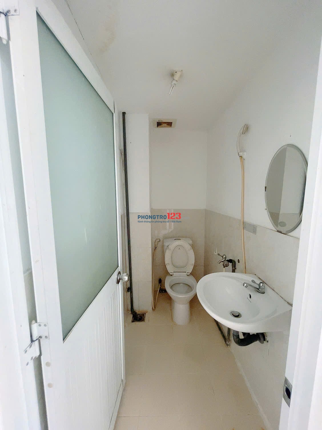 Phòng Mặt Tiền Đường Tên Lửa Kế Bên Siêu Thị Aeon.