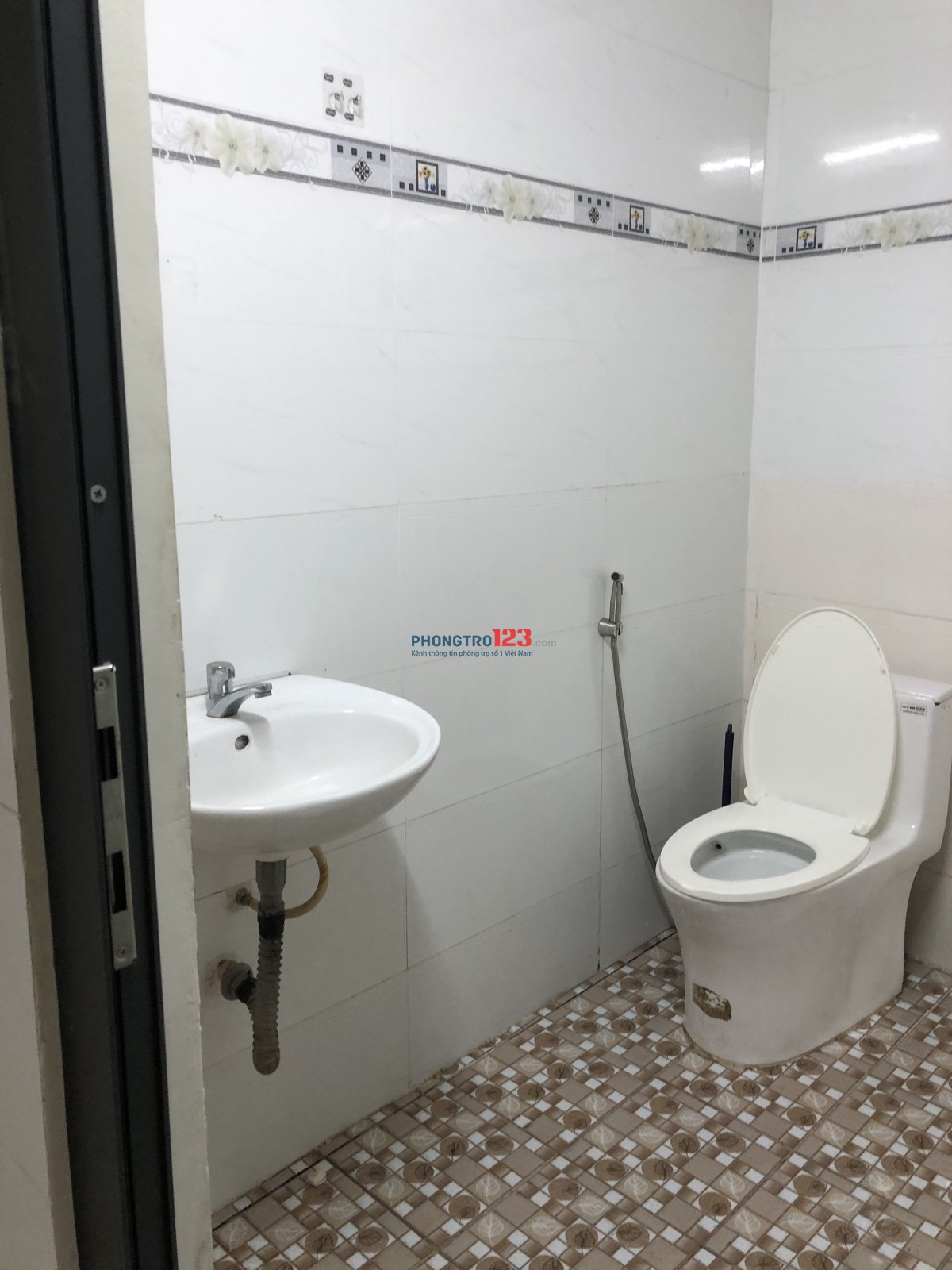 CHO THUÊ NHÀ TRỌ 60M² LỐI ĐI RIÊNG - ĐỂ XE TRONG NHÀ - GẦN GA METRO