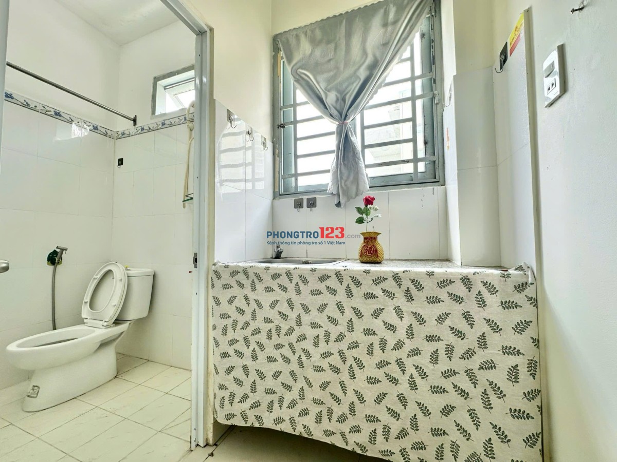 PHÒNG STUDIO CỬA SỔ TRỜI NỘI THẤT CƠ BẢN GẦN VINCOM PVT, IUH