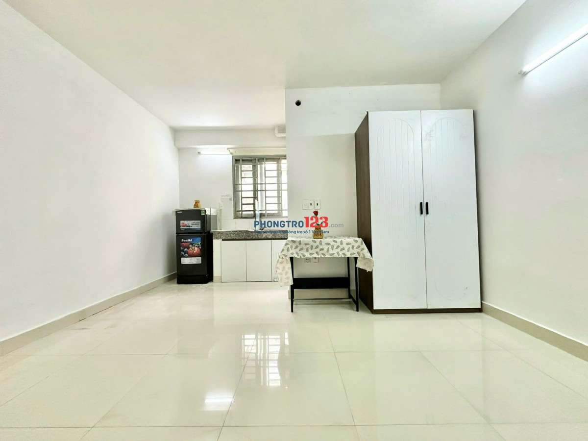 PHÒNG STUDIO CỬA SỔ TRỜI NỘI THẤT CƠ BẢN GẦN VINCOM PVT, IUH