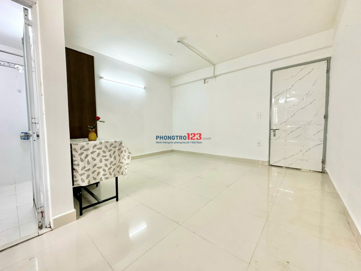 PHÒNG STUDIO CỬA SỔ TRỜI NỘI THẤT CƠ BẢN GẦN VINCOM PVT, IUH