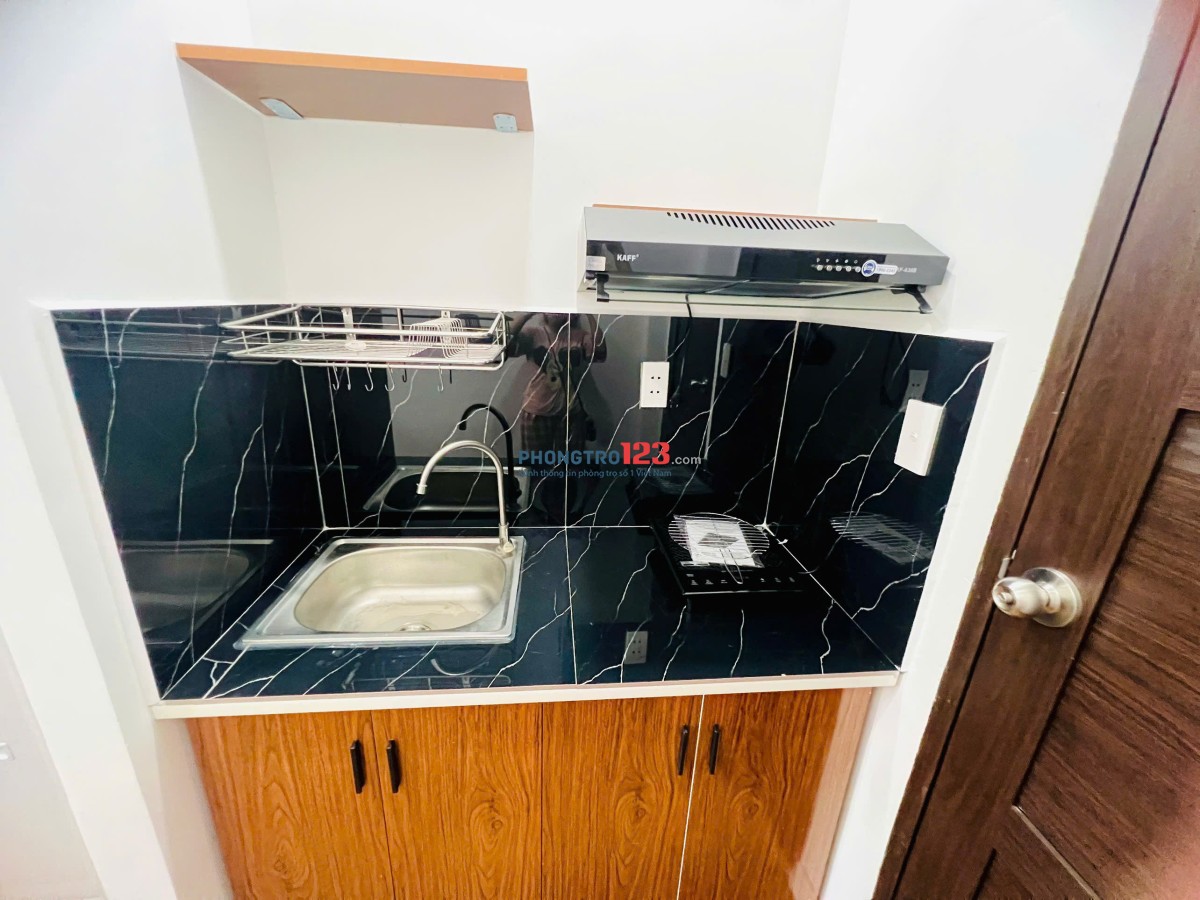 PHÒNG TRỌ FULL NỘI THẤT BAN CÔNG THOÁNG Ở BÌNH THẠNH GẦN ĐẠI HỌC HUTECH, HIU, UEF - LH: 0334998413