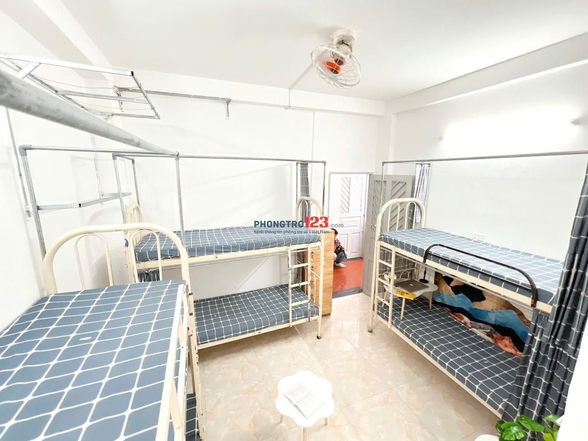 KTX HUỲNH KHUƠNG AN – Gần ĐHCN, Phòng 6 giường, Giá từ 1tr4