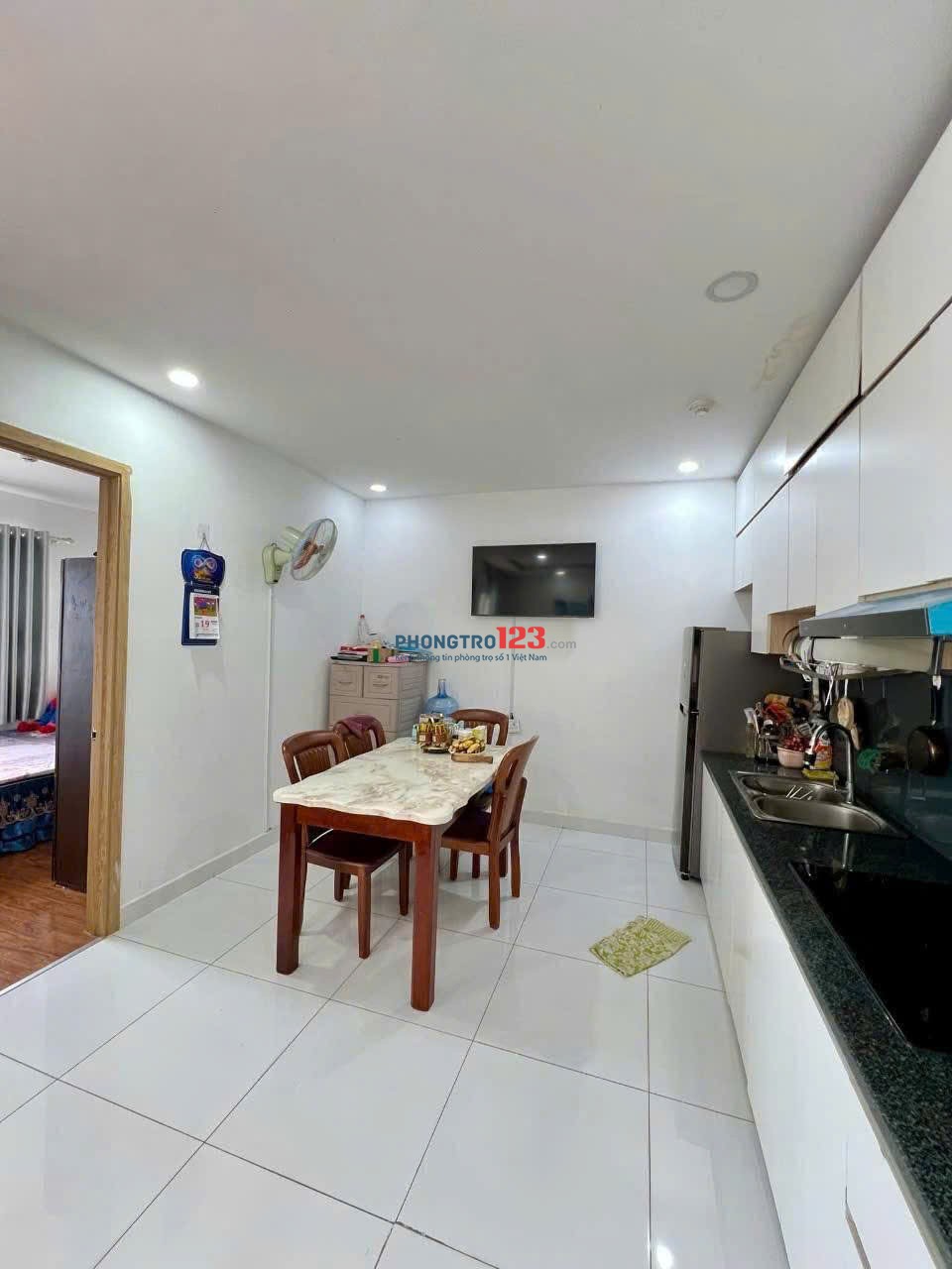 Chung cư D5, P25, Bình Thạnh: 3p ngủ, 110m2, giá 15tr, full nội thất