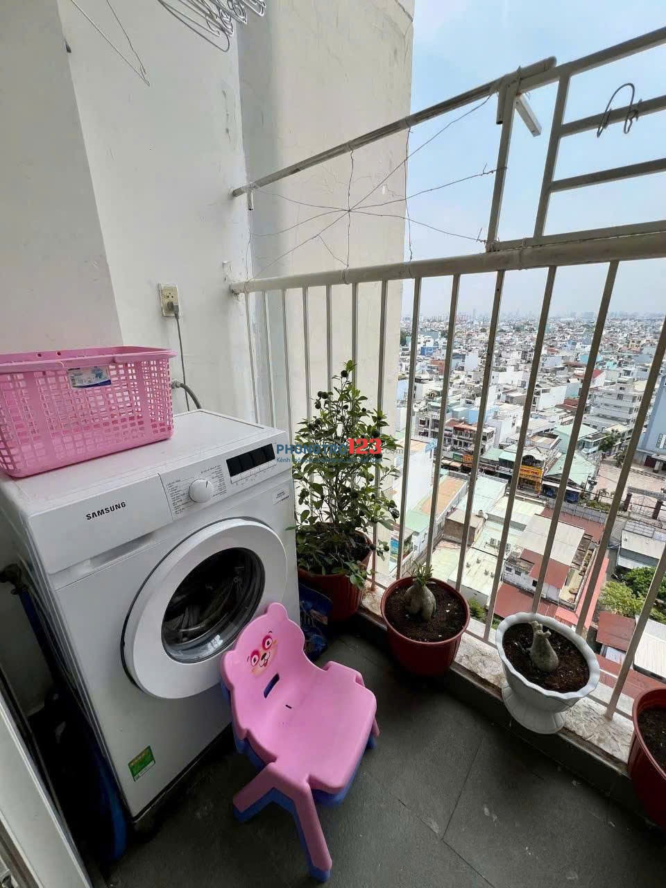 Chung cư D5, P25, Bình Thạnh: 3p ngủ, 110m2, giá 15tr, full nội thất