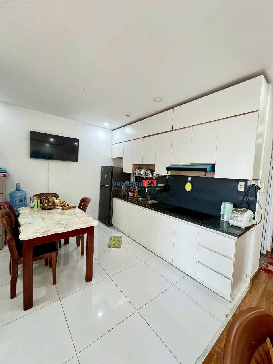 Chung cư D5, P25, Bình Thạnh: 3p ngủ, 110m2, giá 15tr, full nội thất